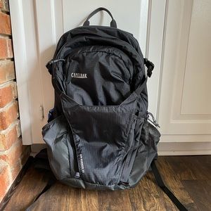 Camelbak Rim Runner 22